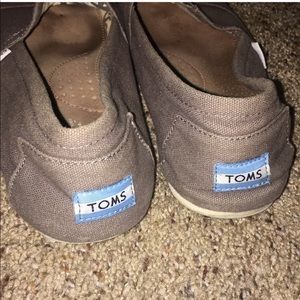 Toms